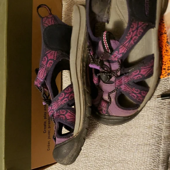 Keen Women's Venice Sandals - Purple and Black 8 - Picture 4 of 7